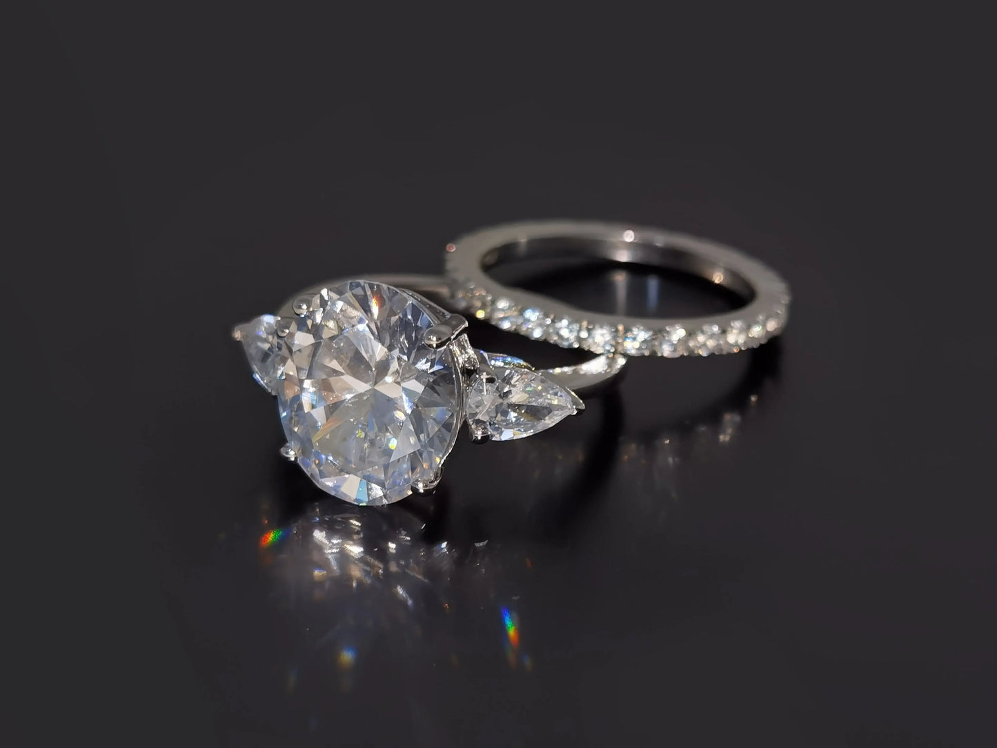 5CT Flower Oval Cut sparkly Moissanite Ring UNA.CO