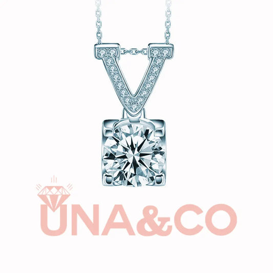 Classic Ox Head V-shaped Moissanite Necklace UNA.CO